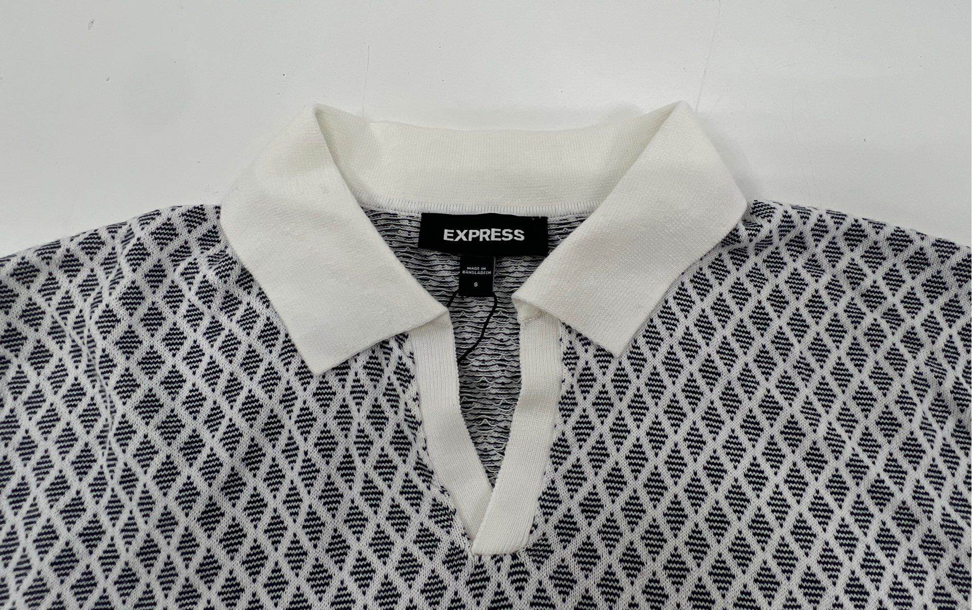 Express Men's Lot of 2 Short Sleeve Knit Polo Shirts Geometric Pattern NWT L S - Image 9