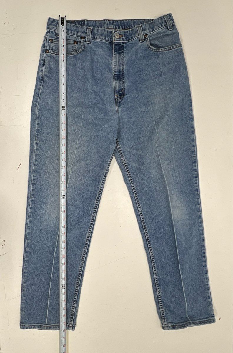 Vintage 90s Levi's Men's Light Wash Relaxed Fit Tapered Jeans Made in USA 38x31 - Image 4