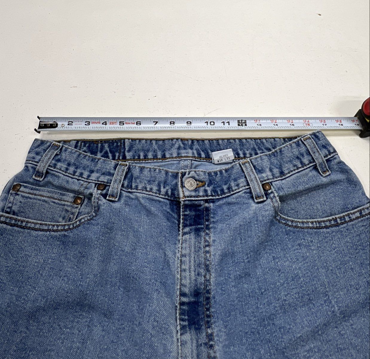Vintage 90s Levi's Men's Light Wash Relaxed Fit Tapered Jeans Made in USA 38x31 - Image 5