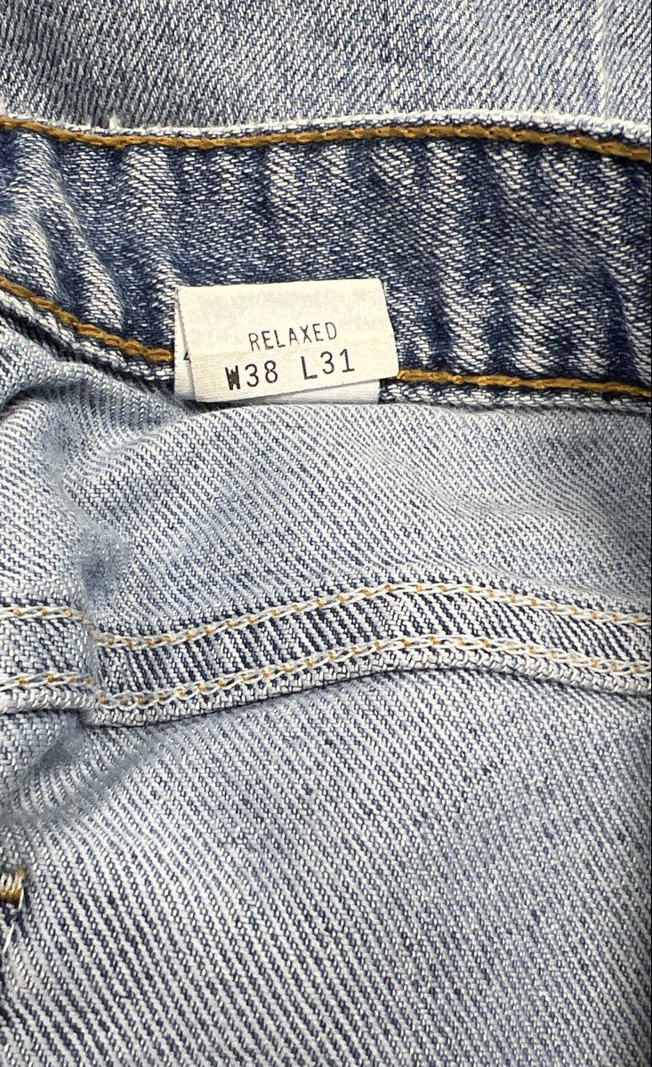 Vintage 90s Levi's Men's Light Wash Relaxed Fit Tapered Jeans Made in USA 38x31 - Image 6