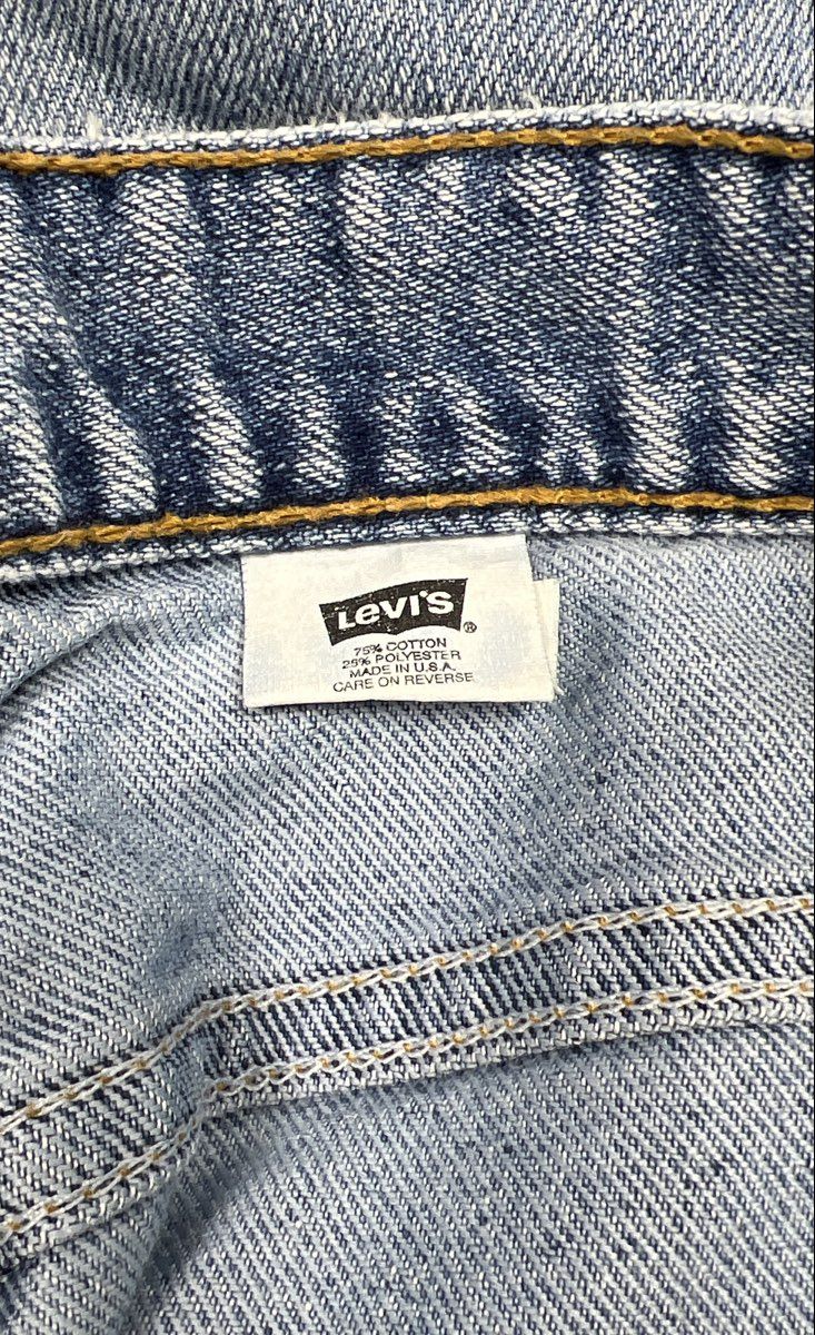 Vintage 90s Levi's Men's Light Wash Relaxed Fit Tapered Jeans Made in USA 38x31 - Image 8