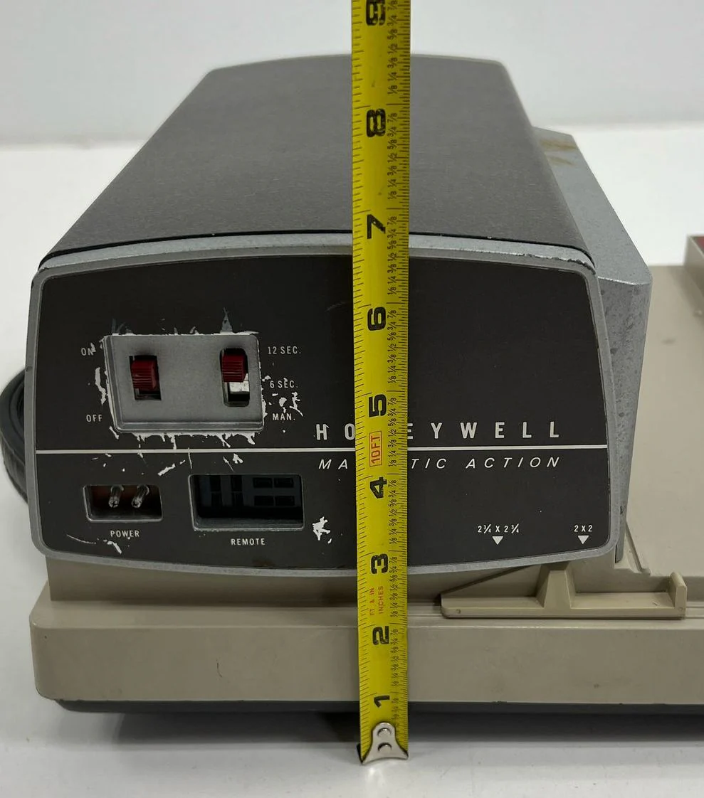 Vintage Honeywell 652 Auto/Sharp Magnetic Slide Projector UNTESTED - Image 8