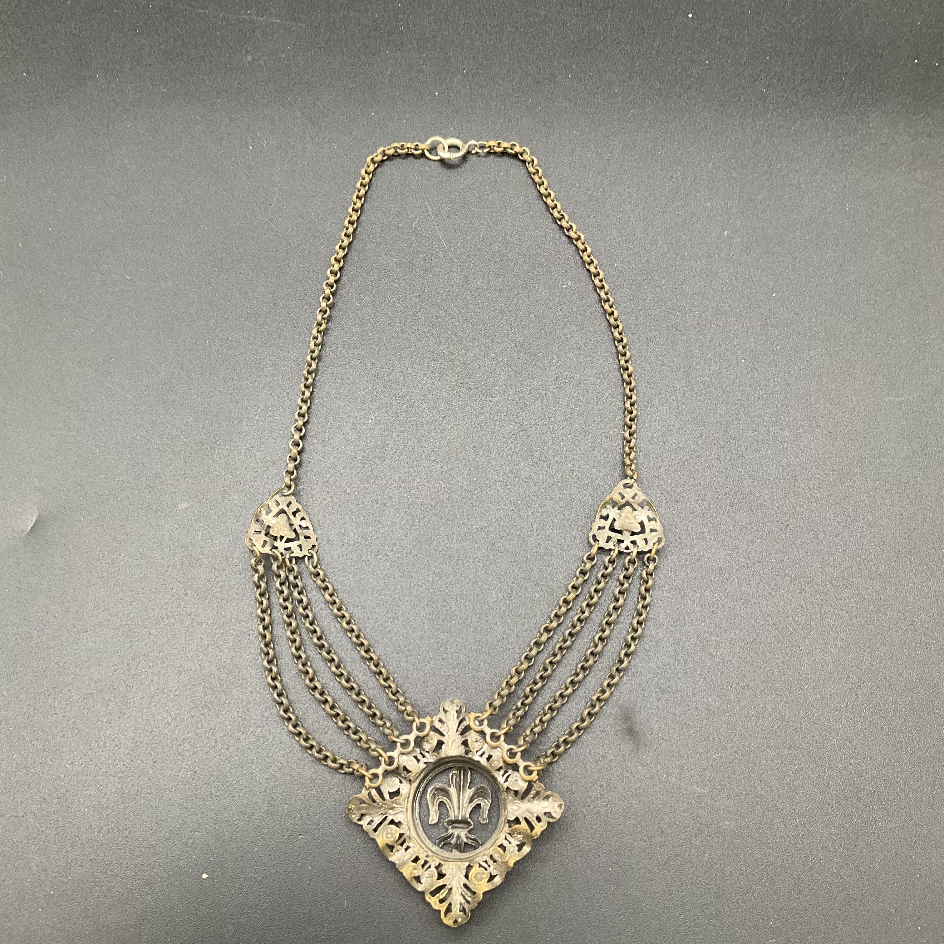 Vintage Victorian Revival Fleur-de-Lis Festoon Necklace Brass Tone 16" - Image 3