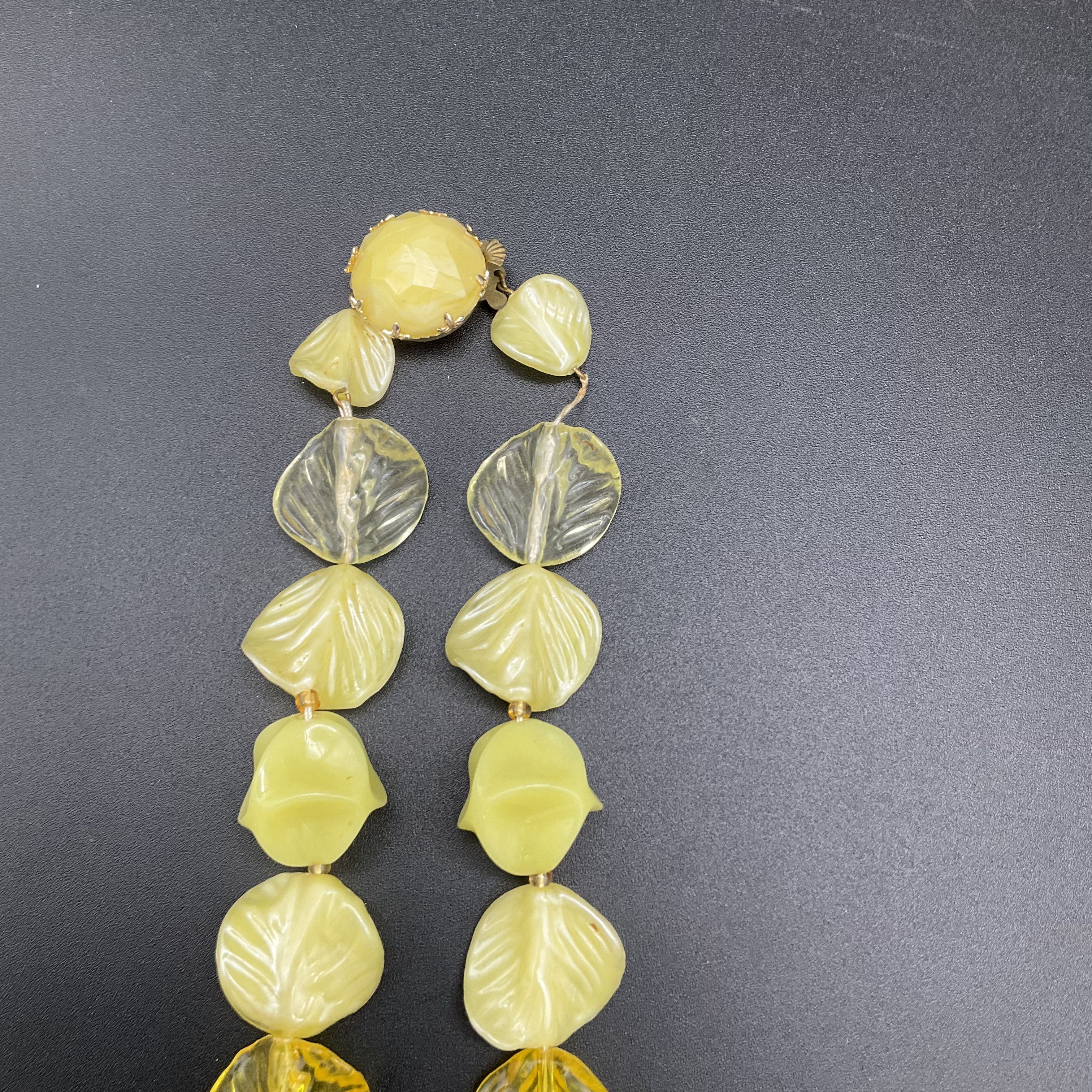 Vintage West Germany Yellow Molded Plastic Leaf Bead Necklace 16" - Image 4