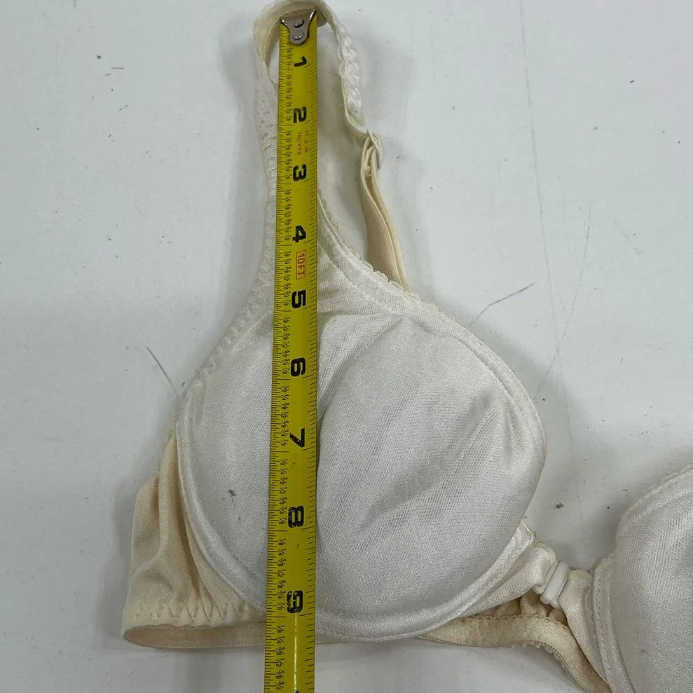 Vintage Women's Fredericks of Hollywood Padded White Bra Lingerie - Size 34A - Image 4