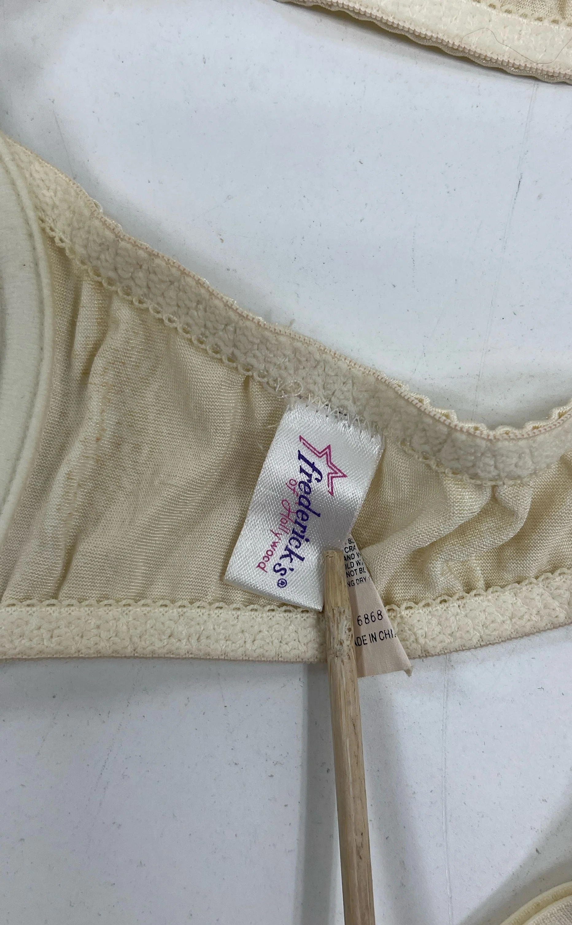 Vintage Women's Fredericks of Hollywood Padded White Bra Lingerie - Size 34A - Image 6