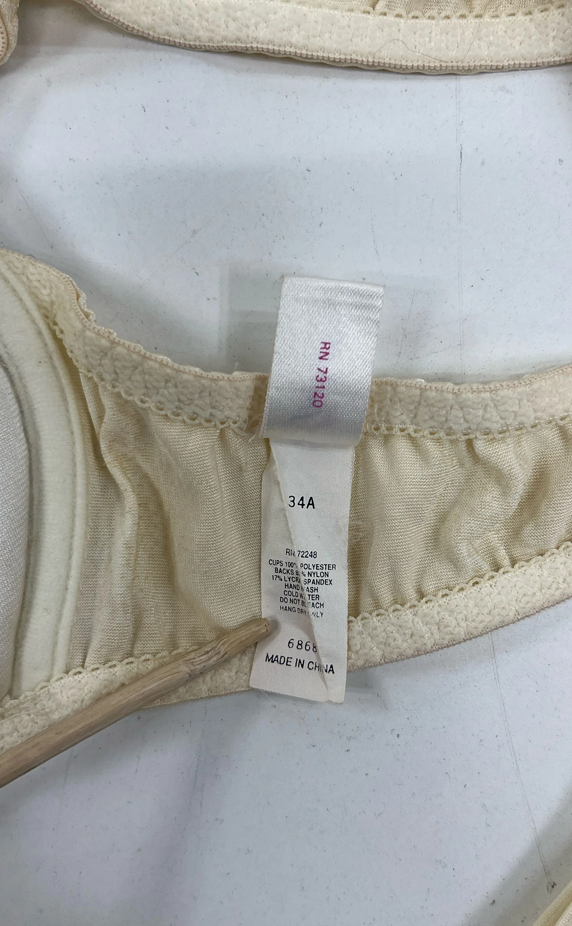 Vintage Women's Fredericks of Hollywood Padded White Bra Lingerie - Size 34A - Image 7
