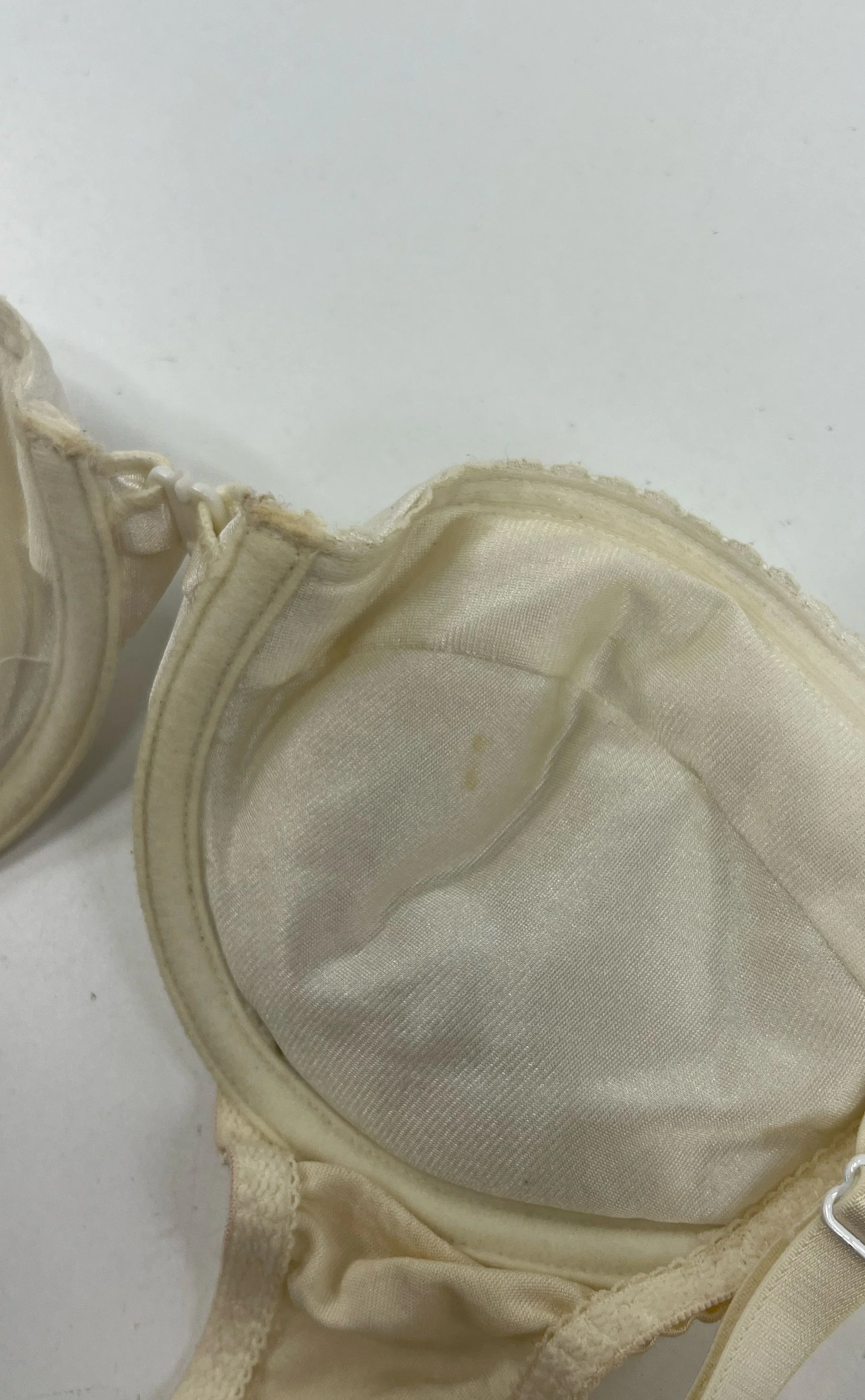 Vintage Women's Fredericks of Hollywood Padded White Bra Lingerie - Size 34A - Image 8