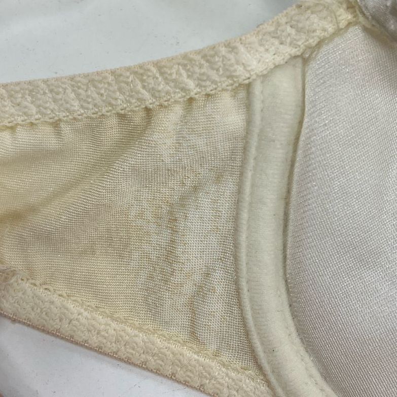 Vintage Women's Fredericks of Hollywood Padded White Bra Lingerie - Size 34A - Image 9